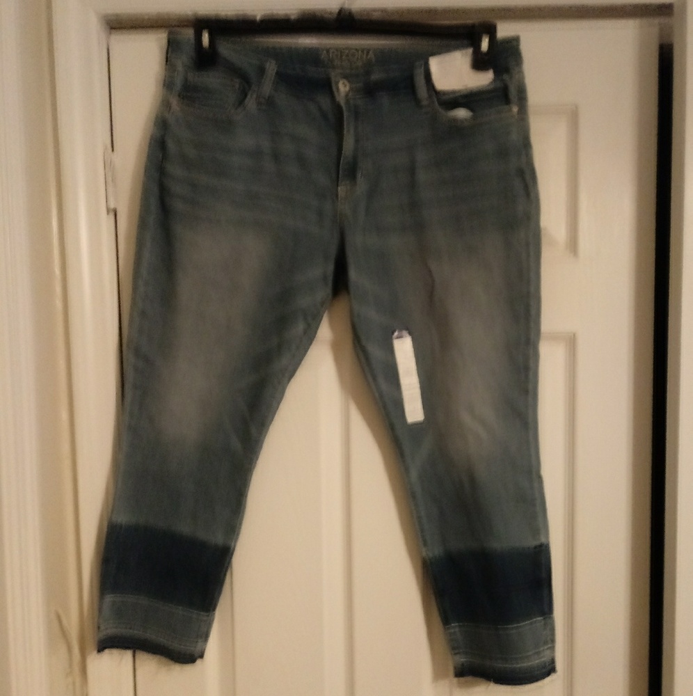 Arizona Juniors Jegging Crops - Picture 2 of 3